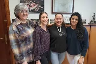 Alèxia Aguilar, Núria Ramon i Ona Rosell, alumnes de 1t Bat i guanyadores del 1r, 2n i 3r premi, respectivament, dels XXXIII Premis de poesia en castellà Jaume Ferran