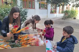 Rose per al Txad per Sant Jordi al MOPI