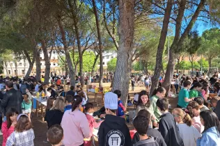 Mercat del Bescanvi per Sant Jordi, organitzat pels alumnes de 5è i 6è de primària