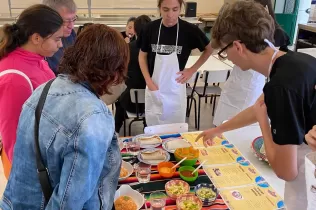 Alumnes de 3r ESO-TQE en el concurs Masterchef del projecte Oído Cocina