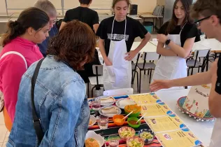 Alumnes de 3r ESO-TQE en el concurs Masterchef del projecte Oído Cocina