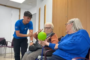 Alumnat d'EAS de Jesuïtes Bellvitge dinamitzant sessions en diversos entorns