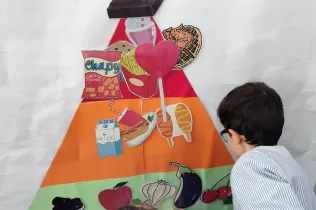 L'alumnat de primària del Joan XXIII participa a uns tallers dinamitzats per l'alumnat d'Higiene bucodental