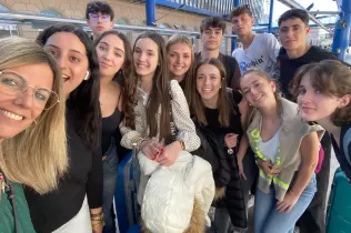 Alumnes de 1r BAtxillerat de Jesuïtes Lleida Col·legi Claver a Auschwitz, en l'experiència de sentit del programa Escenari Frontera de FJE