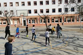 Cadena de favors, un projecte de pastoral sota el lema de les línies de força "Viure per amor. De Déu per als altres".