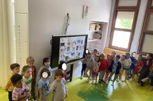 Alumnes de MOPI I4 treballant el projecte sobre l'aigua per aprendre d'on ve i com estalviar-la. 