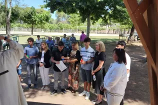 Celebració de la renovació de la fe d'un grup d'alumnes de 3r ESO-TQE de Jesuïtes Lleida Col·legi Claver, celebrada a l'Aula Natura Pare Ignasi Salat de l'escola. 