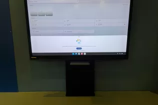 Obres i millores a Jesuïtes Lleida_Noves pantalles interactives de 65 polzades a les aules