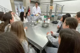 Tallers de coloració de la fruita i elaboració de pasta fresca pels alumnes de BAT 1 al Campus d'ETSEA de la UdL