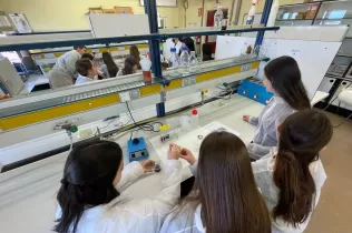 Tallers de coloració de la fruita i elaboració de pasta fresca pels alumnes de BAT 1 al Campus d'ETSEA de la UdL