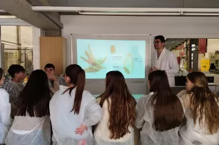 Tallers de coloració de la fruita i elaboració de pasta fresca pels alumnes de BAT 1 al Campus d'ETSEA de la UdL