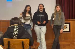 Alumnes de 4t ESO-TQE de l'assignatura de teatre a la Trobada d'Arts Escèniques i Música d'EDUCSI.