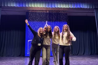 Alumnes de 4t ESO-TQE de l'assignatura de teatre a la Trobada d'Arts Escèniques i Música d'EDUCSI.