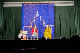 Alumnes de 4t ESO-TQE de l'assignatura de teatre a la Trobada d'Arts Escèniques i Música d'EDUCSI.