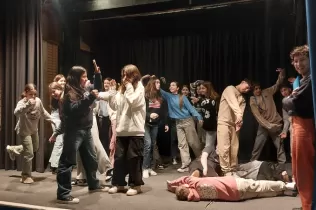 Alumnat de 1r d'ESO de Jesuïtes Bellvitge a la matèria optativa de Teatre amb Mar Ulldemolins