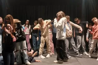 Alumnat de 1r d'ESO de Jesuïtes Bellvitge a la matèria optativa de Teatre amb Mar Ulldemolins