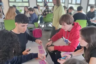 Taller-debat a BAT 2 al Claver amb l'alcalde de Lleida Félix Larrosa