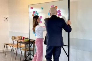 Taller-debat a BAT 2 al Claver amb l'alcalde de Lleida Félix Larrosa