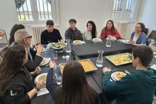 Taller-debat a BAT 2 al Claver amb l'alcalde de Lleida Félix Larrosa