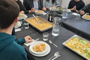 Taller-debat a BAT 2 al Claver amb l'alcalde de Lleida Félix Larrosa