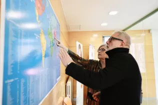 Taller-debat a BAT 2 al Claver amb l'alcalde de Lleida Félix Larrosa