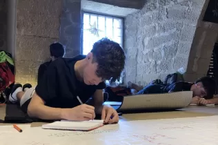 Alumnes de 4t ESO-TQE de Jesuïtes Lleida Col·legi Claver participant en un recés a Verdú en el marc del programa OVE, juntament amb pastoral