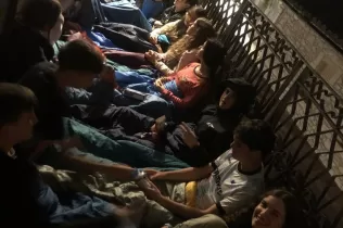 Alumnes de 4t ESO-TQE de Jesuïtes Lleida Col·legi Claver participant en un recés a Verdú en el marc del programa OVE, juntament amb pastoral