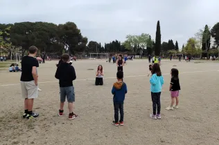 Alumnes de 1r ESO-NEI i de 1r de primària de Jesuïtes Lleida compartint activitats en el parc temàtic CREACIU organitzat en el marc del projecte KUMI de religió