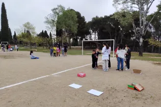 Alumnes de 1r ESO-NEI i de 1r de primària de Jesuïtes Lleida compartint activitats en el parc temàtic CREACIU organitzat en el marc del projecte KUMI de religió