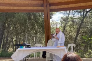 Pare Ignasi Salat en una celebració a l'Aula Natura del Claver