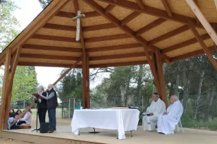 Pare Ignasi Salat en una celebració a l'Aula Natura del Claver