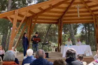 Pare Ignasi Salat en una celebració a l'Aula Natura del Claver