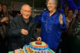Pare Ignasi Salat a la celebració del 50è aniversari de l'escola, juntament amb la Directora del centre, M. Lourdes Torrelles