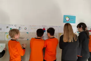 Mostra de paraules franceses organitzada per 5è i 6è de primària pel Dia Internacional de la Francofonia