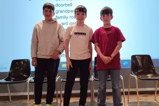 Tres primers llocs a la final escolar Spelling Bee d'AMCO a Jesuïtes Lleida