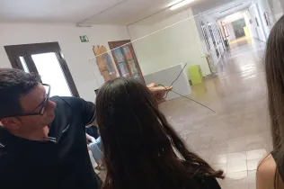 Alumnes de la matèria de dibuix tècnic de 1r BAT de Jesuïtes Lleida Col·legi Claver realitzant activitats del programa "Arquitectura a les aules" del Col·legi d'Arquitectes de Catalunya