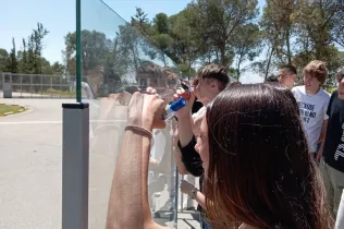 Alumnes de la matèria de dibuix tècnic de 1r BAT de Jesuïtes Lleida Col·legi Claver realitzant activitats del programa "Arquitectura a les aules" del Col·legi d'Arquitectes de Catalunya