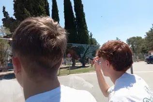 Alumnes de la matèria de dibuix tècnic de 1r BAT de Jesuïtes Lleida Col·legi Claver realitzant activitats del programa "Arquitectura a les aules" del Col·legi d'Arquitectes de Catalunya