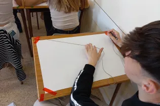 Alumnes de la matèria de dibuix tècnic de 1r BAT de Jesuïtes Lleida Col·legi Claver realitzant activitats del programa "Arquitectura a les aules" del Col·legi d'Arquitectes de Catalunya