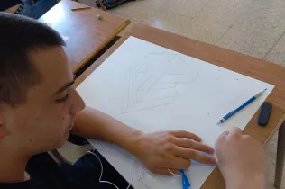 Alumnes de la matèria de dibuix tècnic de 1r BAT de Jesuïtes Lleida Col·legi Claver realitzant activitats del programa "Arquitectura a les aules" del Col·legi d'Arquitectes de Catalunya