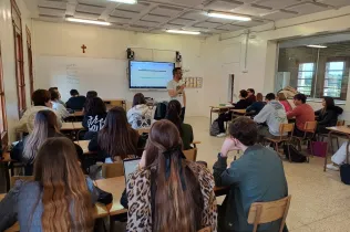 Alumnes de 2n BAT de Jesuïtes Lleida Col·legi Claver en una xerrada dels Seminaris de Geografia organitzat des de l'etapa