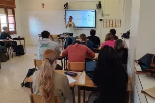 Alumnes de 2n BAT de Jesuïtes Lleida Col·legi Claver en una xerrada dels Seminaris de Geografia organitzat des de l'etapa