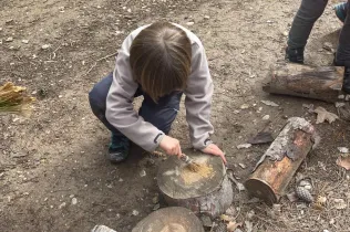 Alumnes de la PIN 3 de Jesuïtes Lleida en una sessió de bosc en el marc del projecte Claver Natura