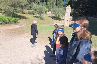 Mestres de l'escola Les Codinetes de Tarragona i d'una educadora del Centre de Recursos Pedagògics del Tarragonès, en la seva visita a Jesuïtes Lleida per conèixer el projecte d'escola bosc de Claver Natura. 