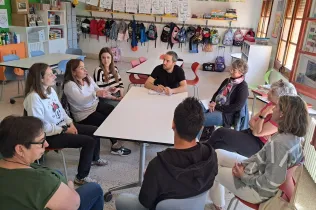 Mestres de l'escola Les Codinetes de Tarragona i d'una educadora del Centre de Recursos Pedagògics del Tarragonès, en la seva visita a Jesuïtes Lleida per conèixer el projecte d'escola bosc de Claver Natura. 