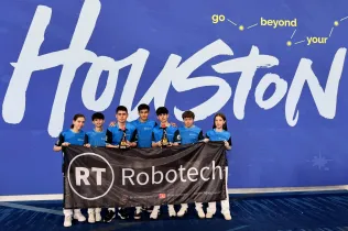 L'equip Robotech en la seva participació a la Final Mundial a Houston de la First Lego League