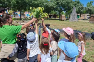 Alumnes de MOPI 4 durant la seva sortida a la granja escola La Manreana de Juneda