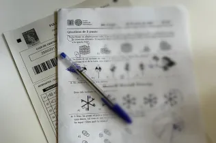 Alumnes de Jesuïtes Lleida Col·legi Claver fent les Proves Cangur 2025