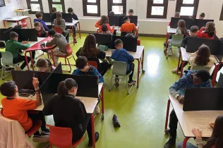 Alumnes de Jesuïtes Lleida Col·legi Claver fent les Proves Cangur 2025