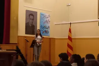Eva Güemes, guanyadora del concurs de Poesia de Sant Jordi 2025 de l'Institut Màrius Torres. 